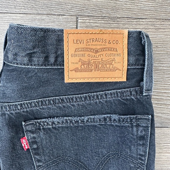 Levi’s Black Distressed Women’s Ripped Denim Straight Leg Jeans - Picture 2 of 6